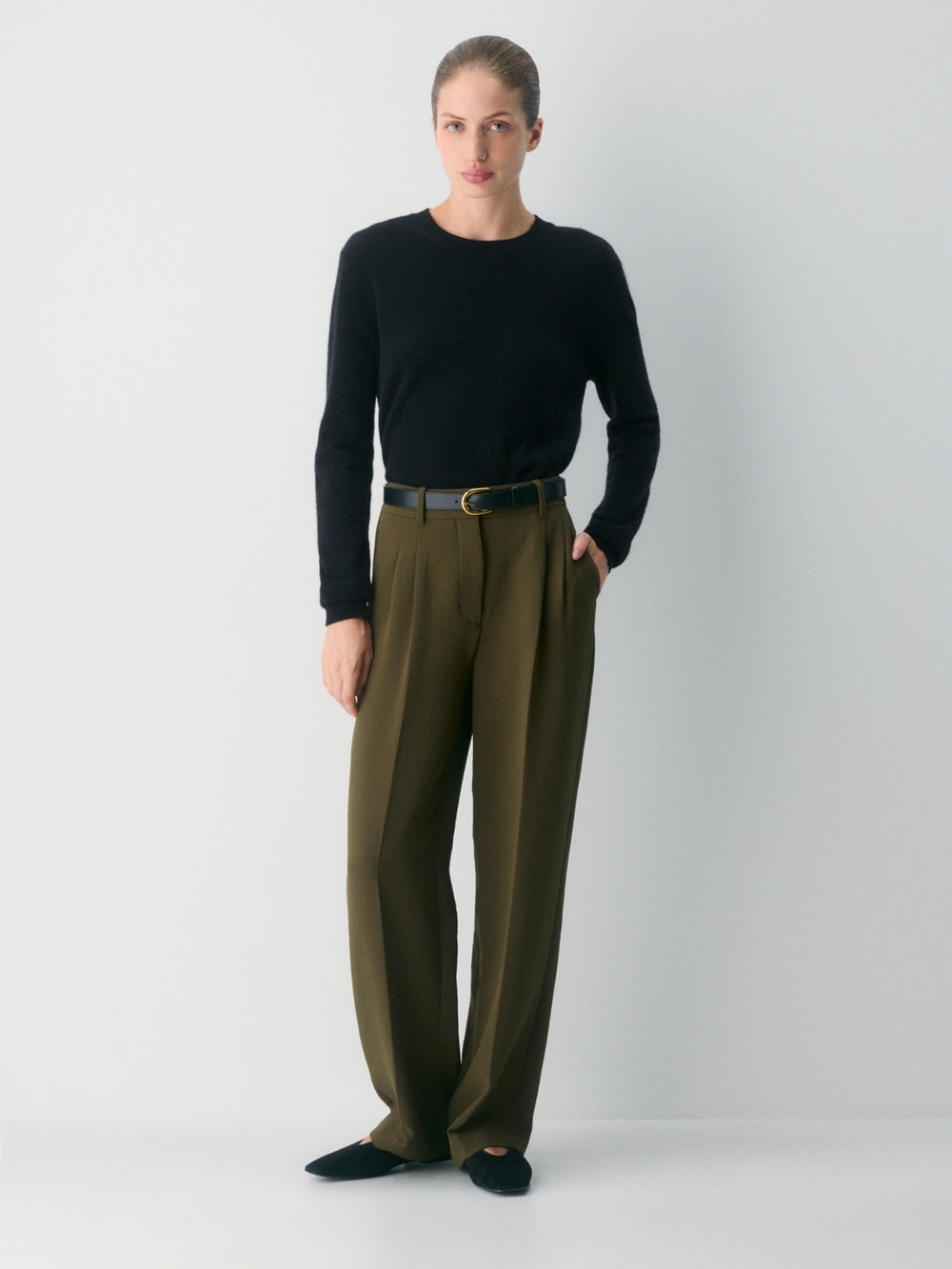 Aritzia The Effortless Pant Pants 2 SHORT